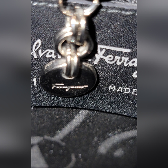 VTG Authenticated Salvatore Ferragamo shoulder bag leather black silver metal - Picture 8 of 9